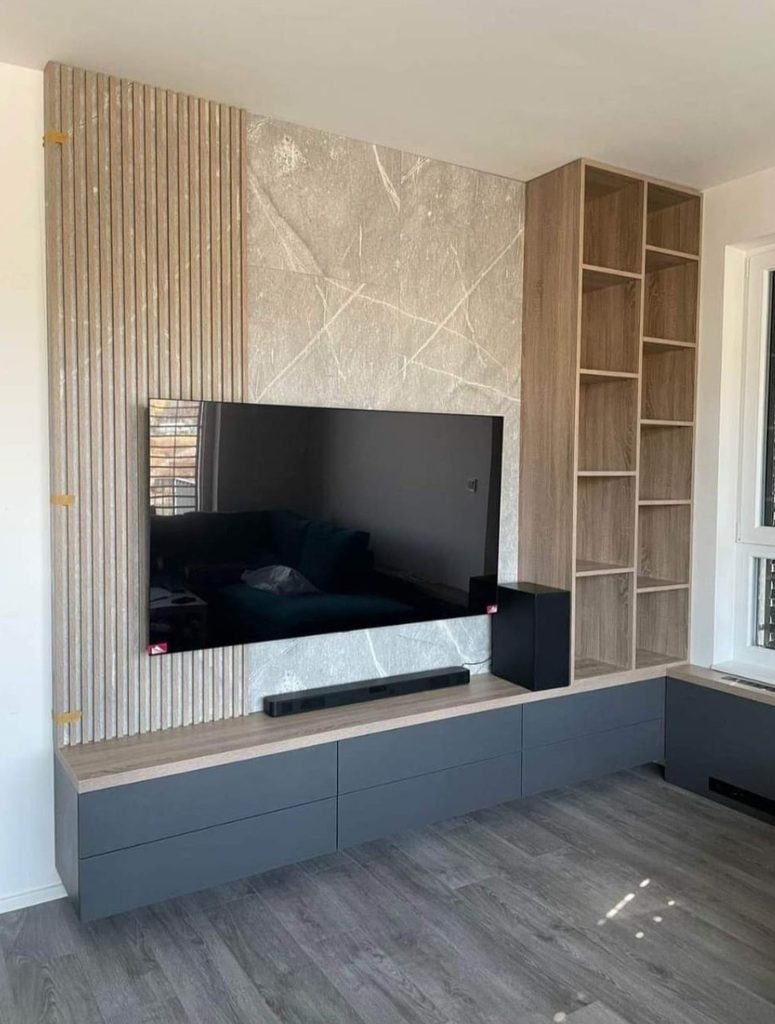 Moderní dřevěná obývací stěna na míru